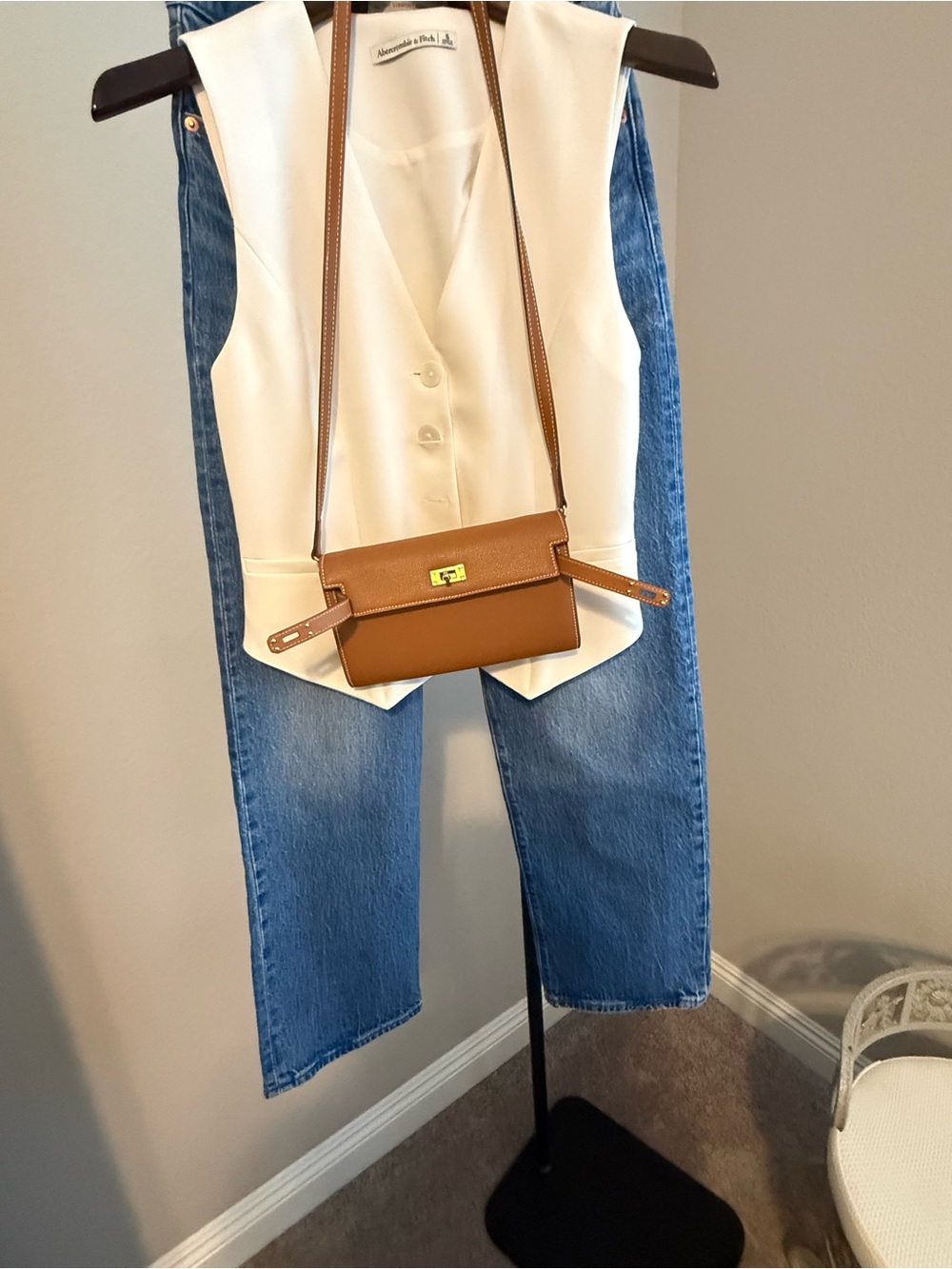 Designer- Inspired Leather Crossbody Shoulder Bag in Brown - Picture 2 of 9